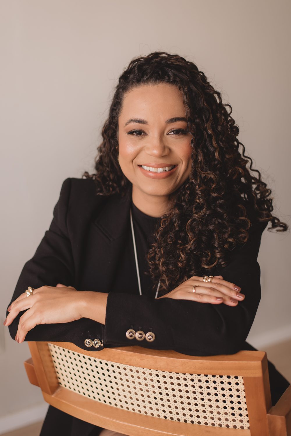 Bruna Soares, consultora empresarial, sorrindo
